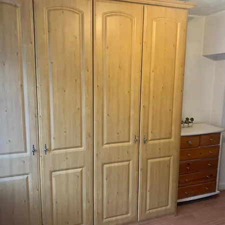 Гостевой дом Wake Up With 2 Cats On Your Face *