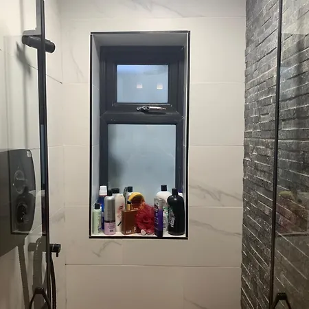 Wake Up With 2 Cats On Your Face Гостевой дом