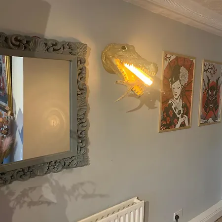 Guest house Wake Up With 2 Cats On Your Face *