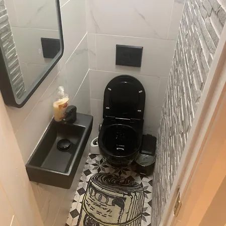 Wake Up With 2 Cats On Your Face Гостевой дом Дублин